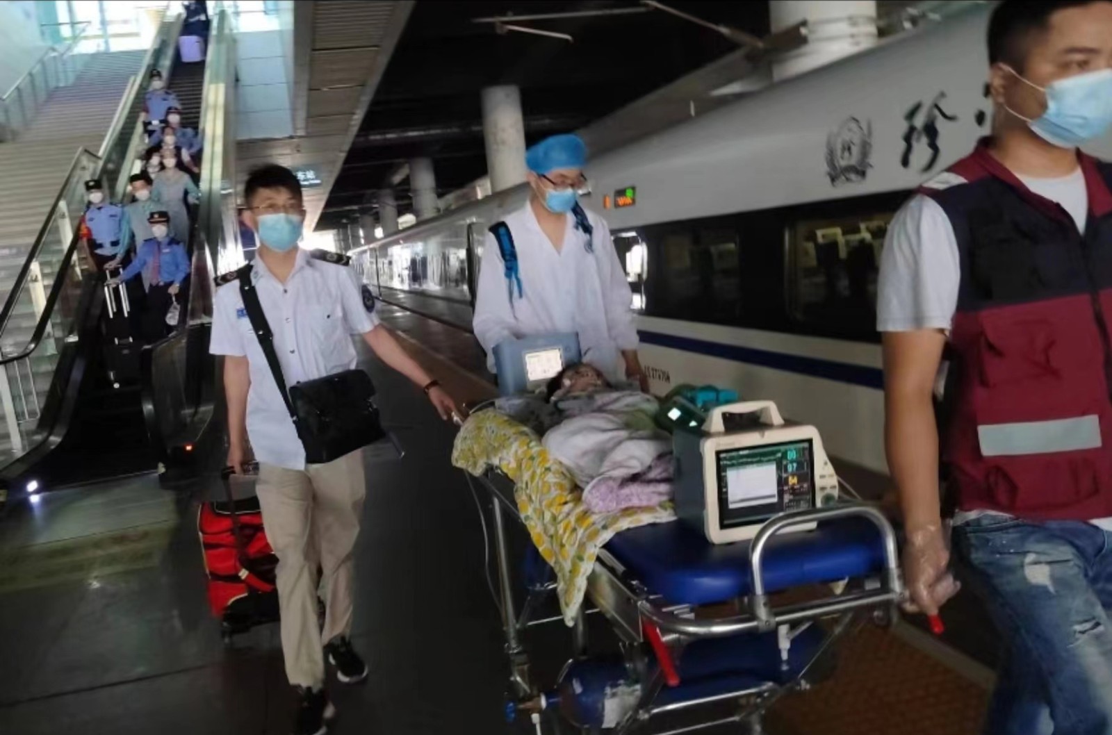 调兵山市高铁转运公司